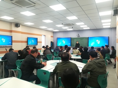 学校对一流课程建设进行专题培训与研讨