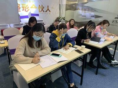 四十多岁去整容培训学校有风险吗?