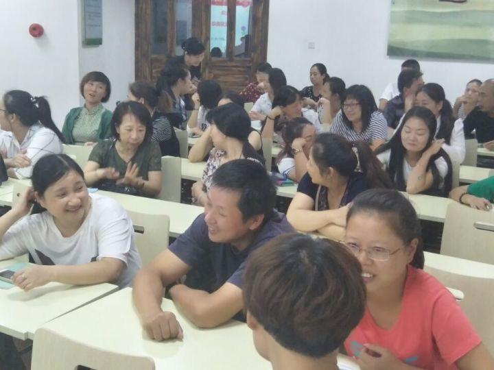 【尊重生命,让爱流动】--2017“做持证上岗的智慧型父母”社区家长学校培训讲座