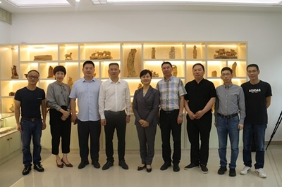 温州市文化广电旅游局局长朱云华一行到乐清市职业中等专业学校调研黄杨木雕专业